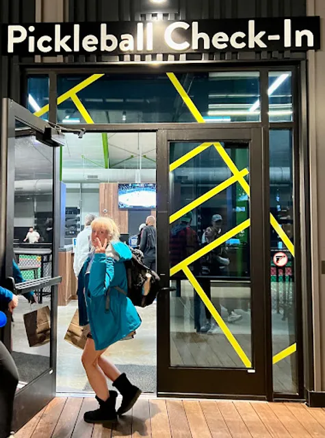 Chicken N Pickle - St. Charles