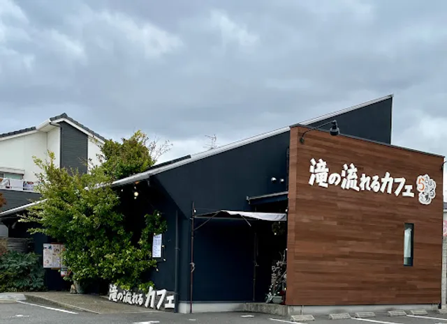 滝の流れるカフェ ら・さぼうる