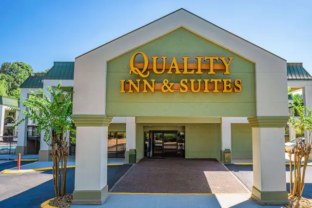 Quality Inn & Suites near Six Flags - Austell