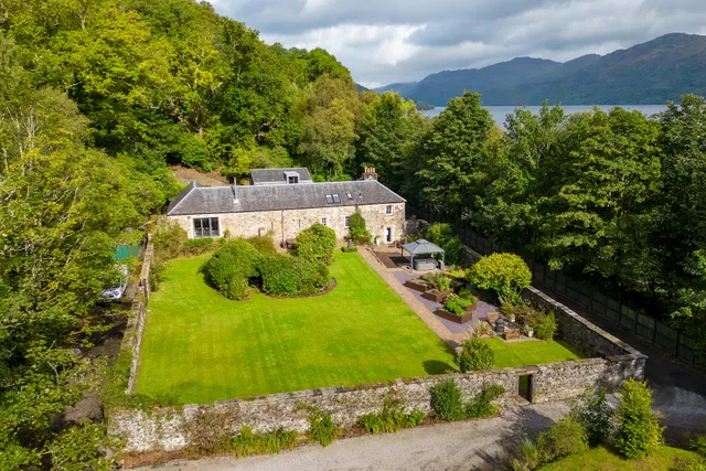 Stuckdarach - Luxury Scottish Cottage Accommodation with Hot Tub