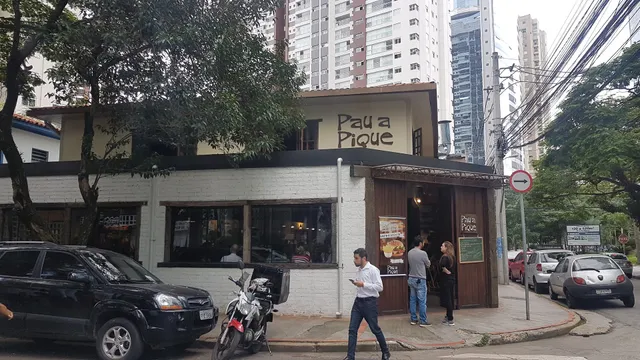 Pau a Pique - (São Paulo)