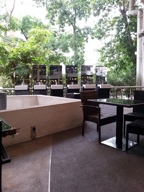 Laman Menara Maybank Food Court