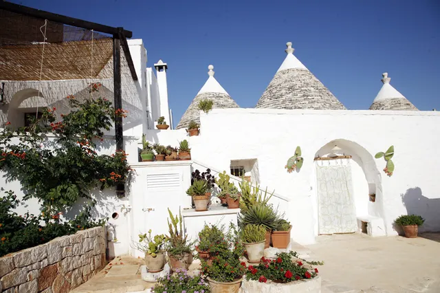 Salamis Vigne: holiday trulli