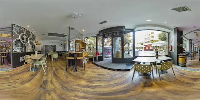 Los Metales Bar & Kitchen