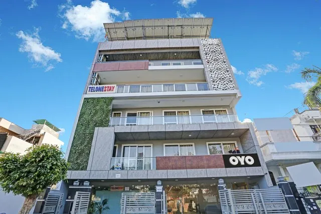 Collection O Hotel The Telone stay