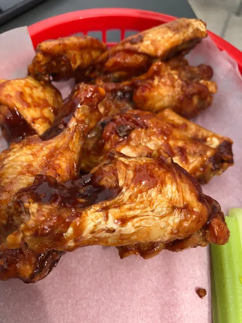 Sully's Tavern East (Bar & Grill)