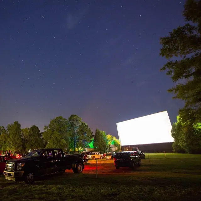 25 Drive In Auto Theatre