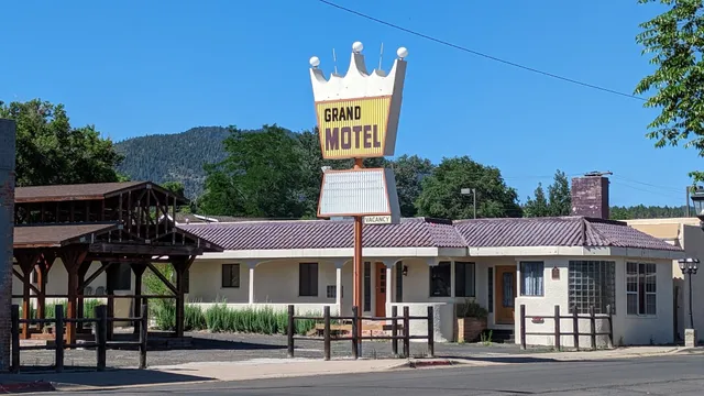 Grand Motel