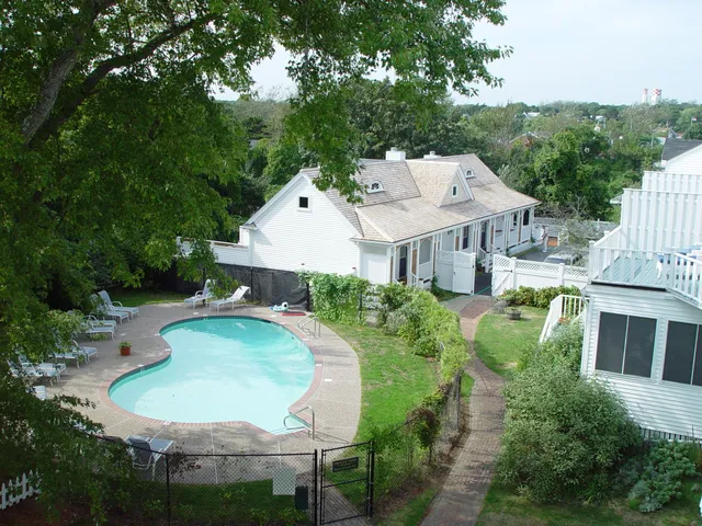 Queen Anne Inn Cafe & Lounge