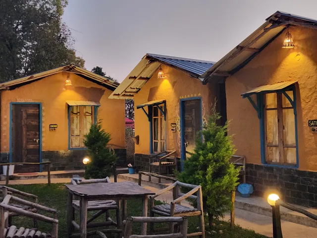 Monkey Mud House & Glamps