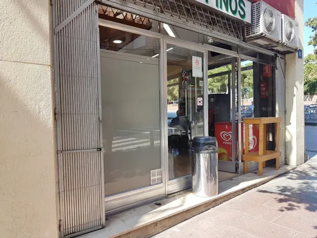 LOS TRES PINOS Snack Bar