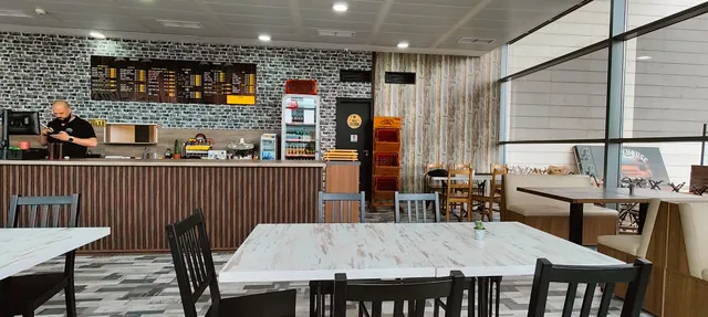 LOW AND SLOW GENTLEMEN SMOKEHOUSE