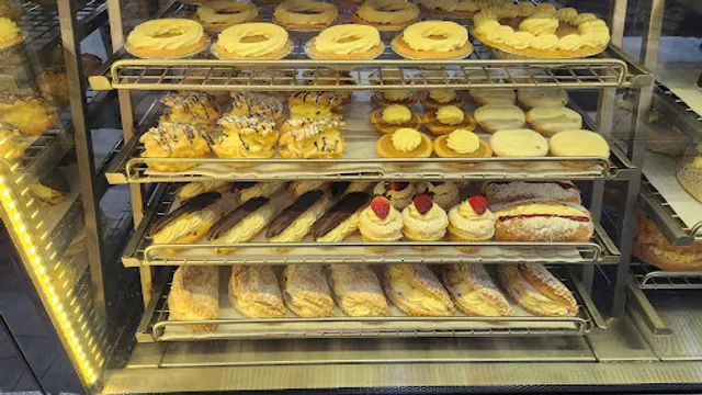 Maclean Hot Bread & Cake Kitchen