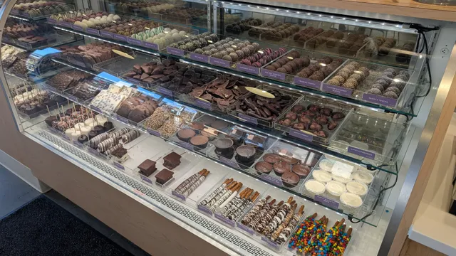 Fifth & Emery Zona Rosa - Frozen Yogurt. Chocolate. Caramel Apples.