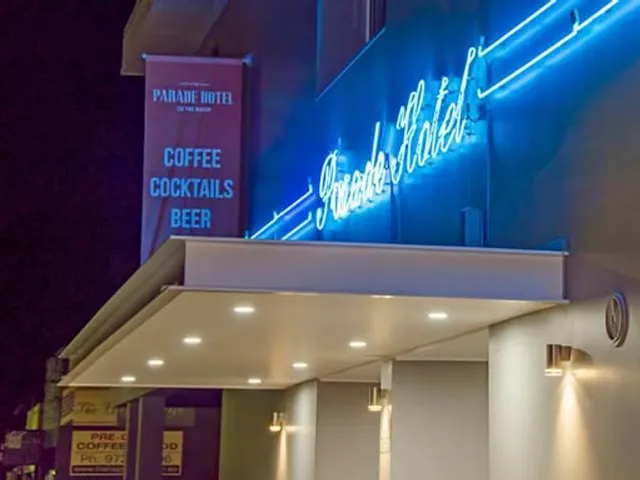 The Parade Hotel – Bar & Bistro