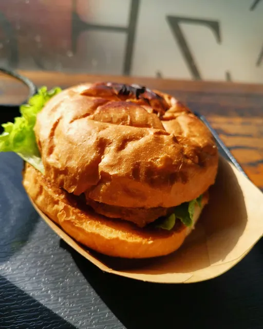 ZeEzEe Pizza Cone Cafe