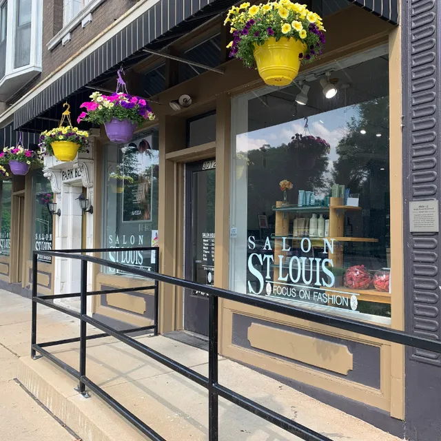 Salon St Louis