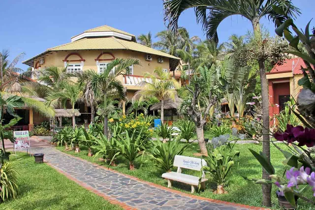 Sunny Hon Rom Resort