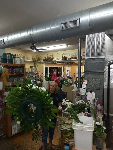 Coggins Flowers & Gifts