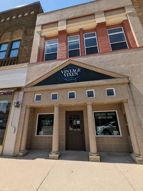 Vintage Vixen Artistry
