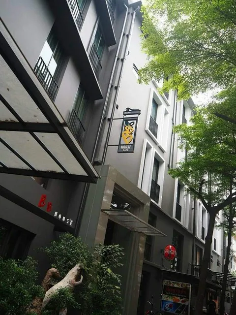 BBHouse Khlongtan