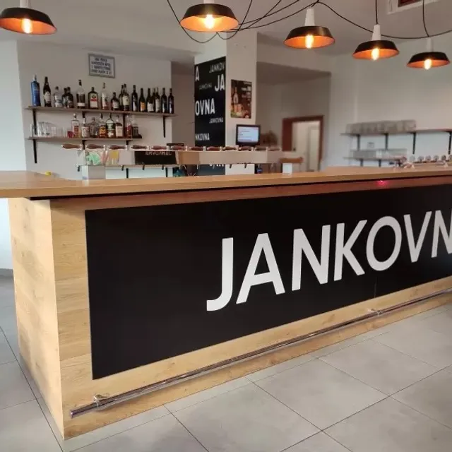 Jankovna u bazénu