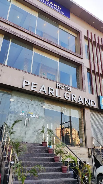 OYO 9049 Pearl Grand