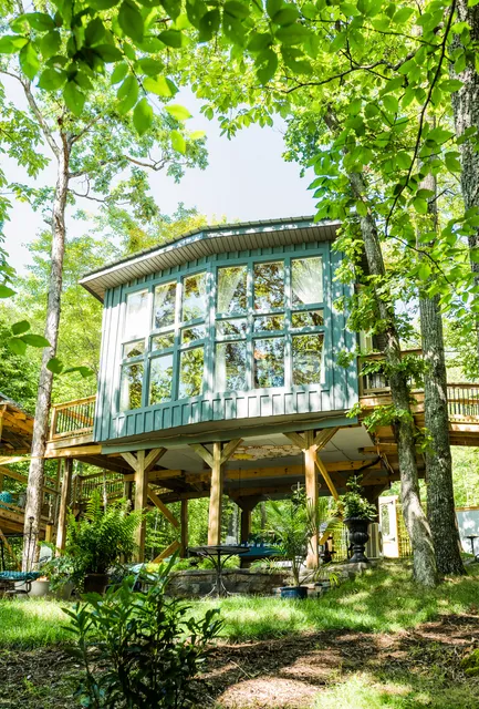 Sulfur Ridge Treehouse