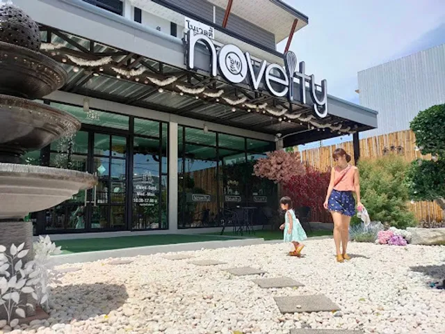 Novelty cafe and bakery