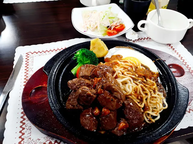 美侖牛排（每週公休三、四兩天）