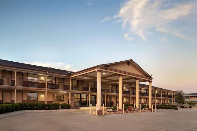 Days Inn by Wyndham Paris