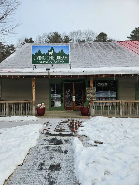 Living The Dream Alpaca Farm