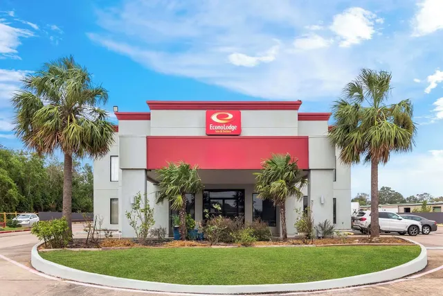 Econo Lodge Inn & Suites