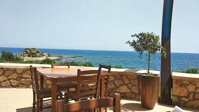 Gallouni Bay Café
