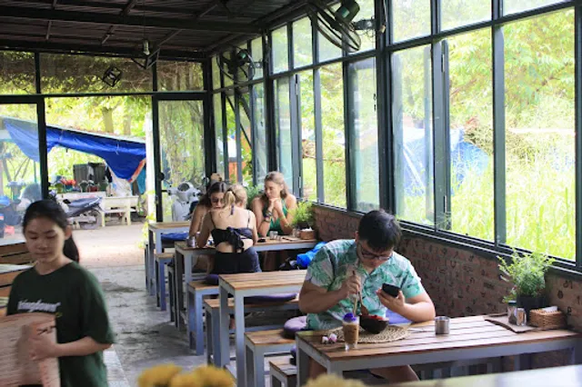 Nora’s Cafe - Restaurant