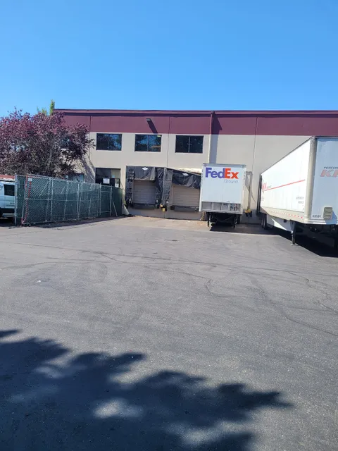 Moe's Home Kent Warehouse