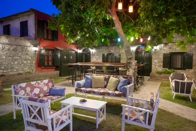 Avlulu Konak Küçükköy