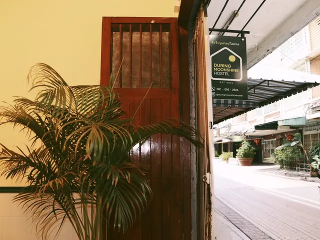 During Moonshine Hostel | ดิว'ริง มูนชายน์ โฮสเทล