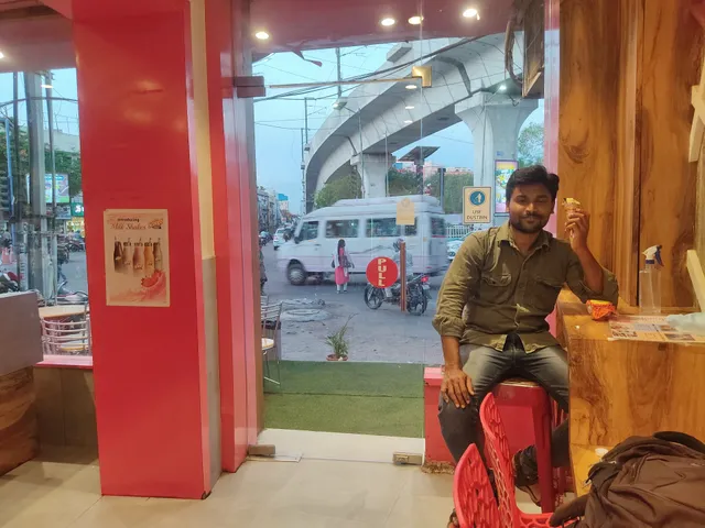 Scoops Ice Cream Parlour