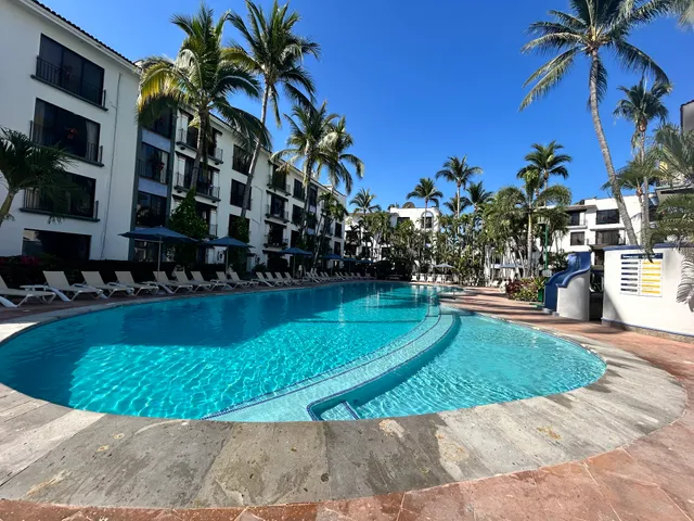 Puerto De Luna Condominiums