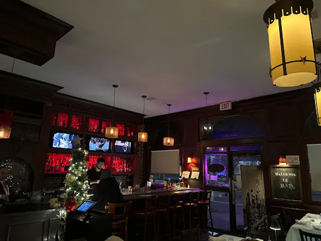 Ravyn & Robyn Food & Wine