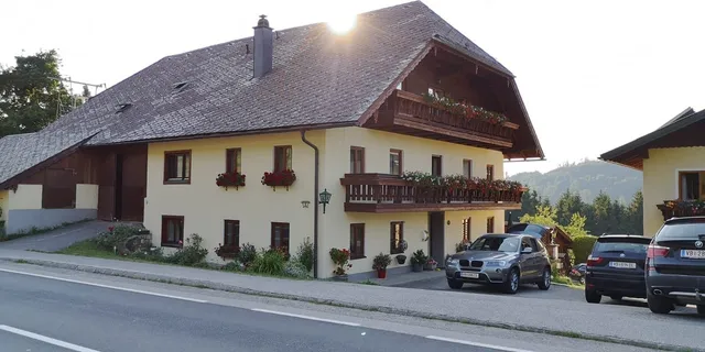 Ferienhof Kreuzer Fam Lindenbauer