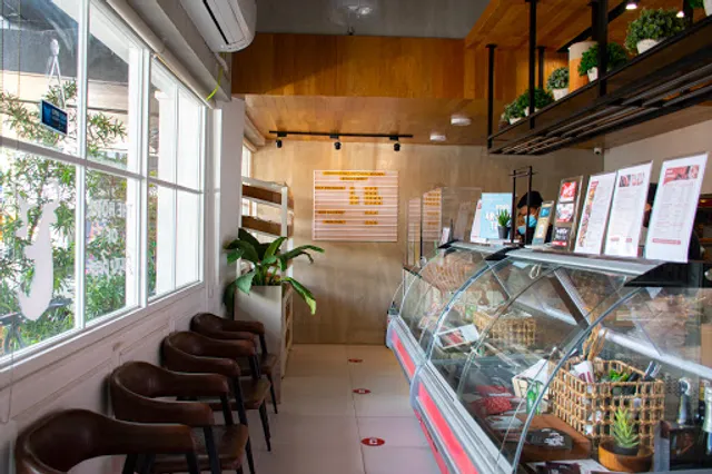 Chingolo Deli Makati