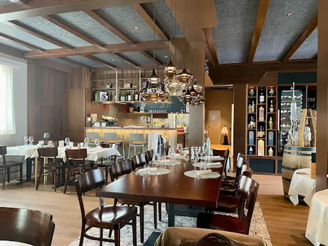 Restaurant La tavola (Pizza cucina e vino)