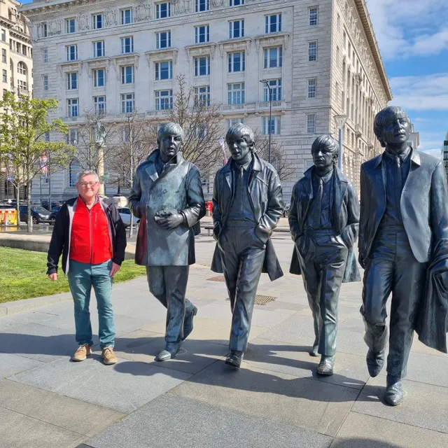 Concert Square Apartments by Happy Days