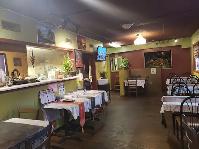 Phonthip Style Thai Restaurant