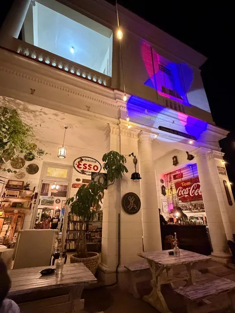 Libertador Havana | Cigars & Antiques Lounge | Gastro-Bar | Boutique