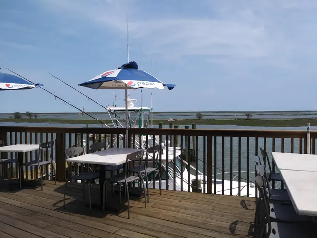 Island House Restaurant & Marina