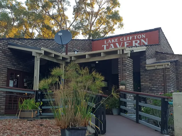 Lake Clifton Tavern and Motel