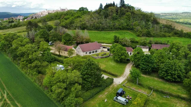 Camping Municipal de Vézelay et Auberge de Jeunesse